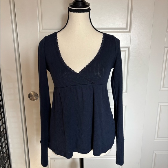 Three Hollister V-Neck Tops - Picture 3 of 3